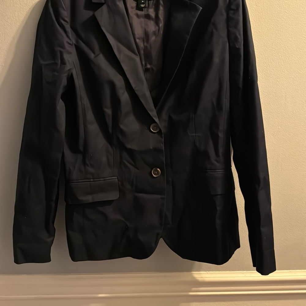 J.Crew single breasted navy blue lined blazer with side pockets, back split.